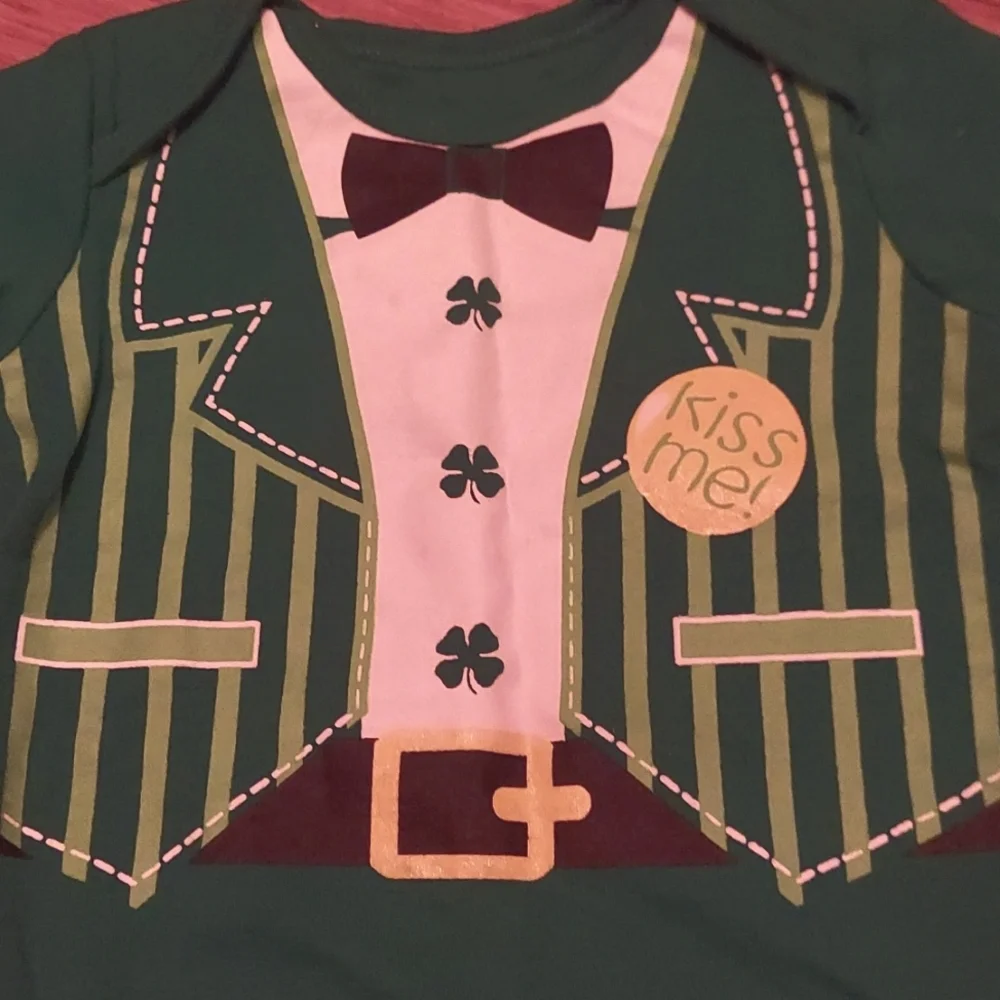 🎁 10/$25 St. Patrick's Day onesie, 12 months